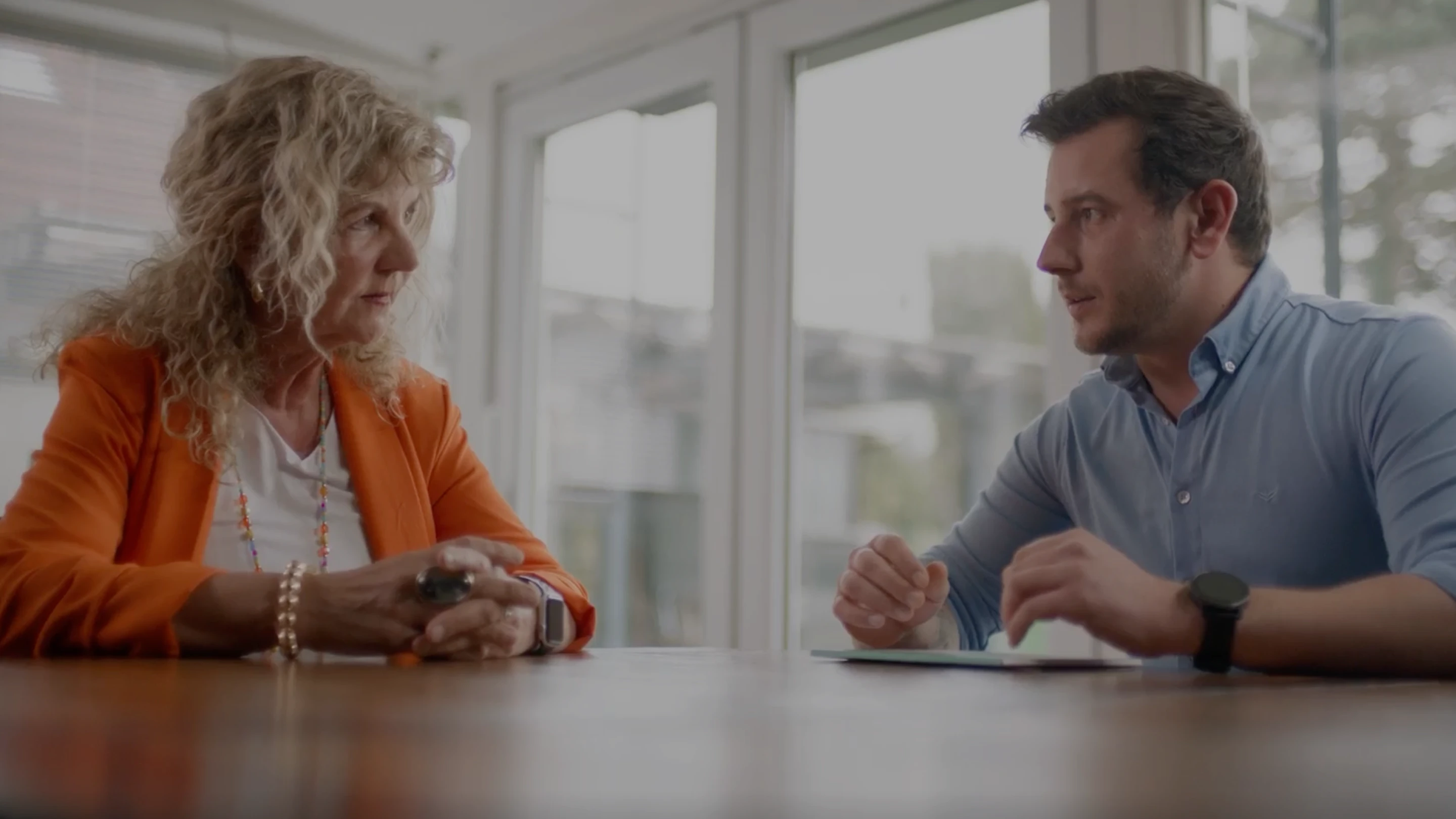 Vorschaubild des Videos zum HypoPT Ascendis Care Betreuungsprogramm mit Play-Button.